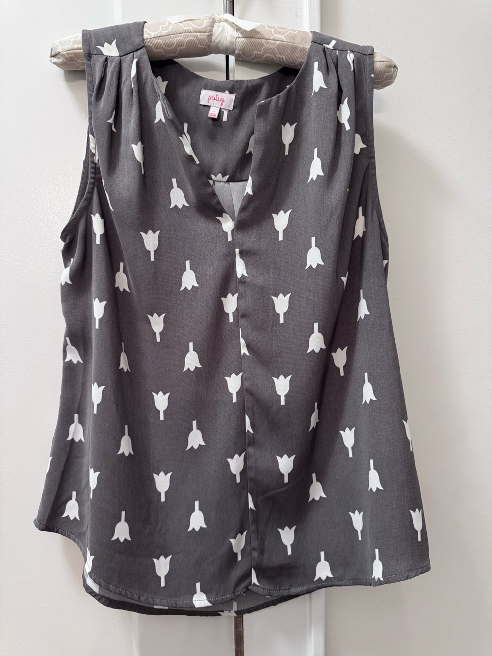 Pixley Charcoal Gray Sleeveless Tulip Print Blouse